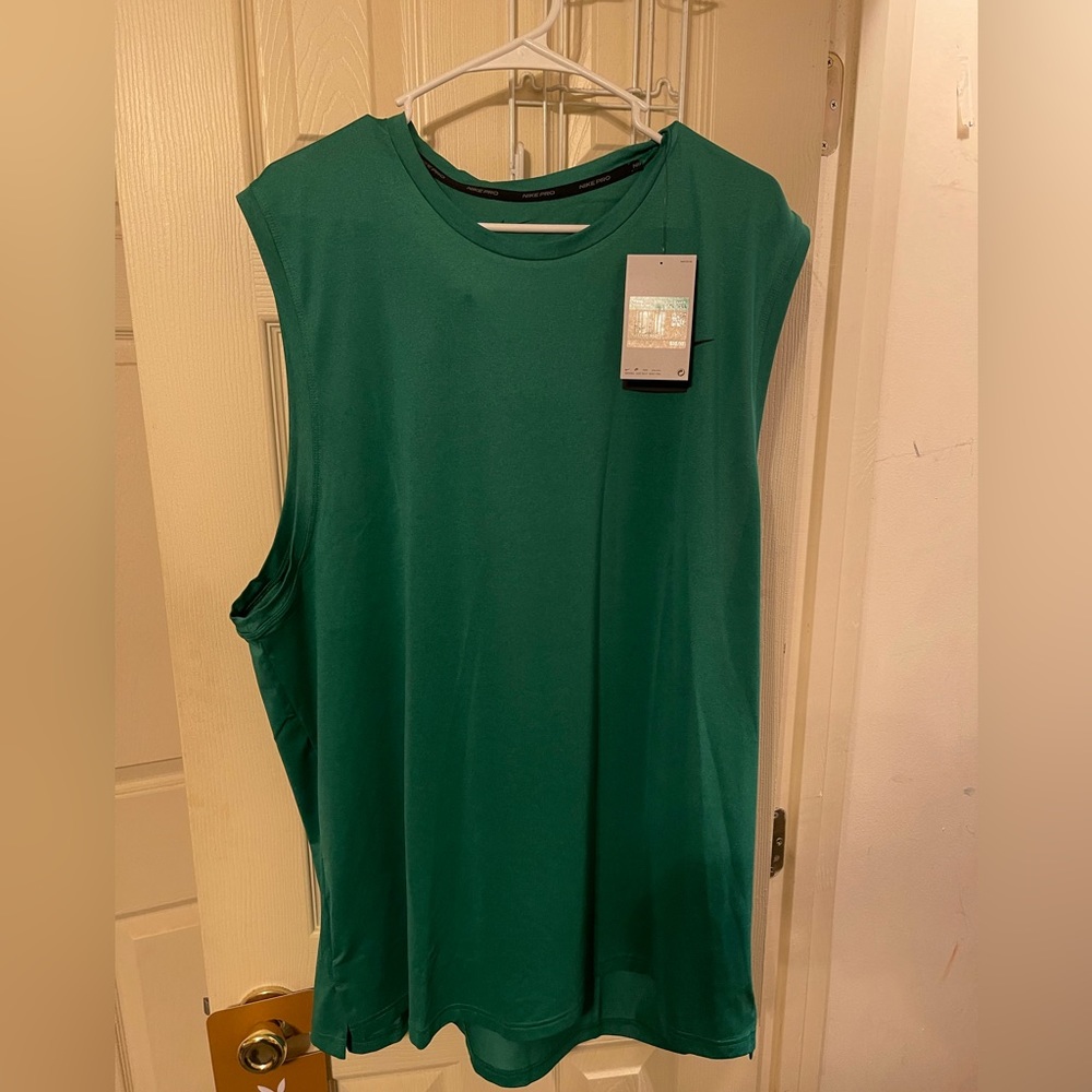 Nike sleeveless shirt